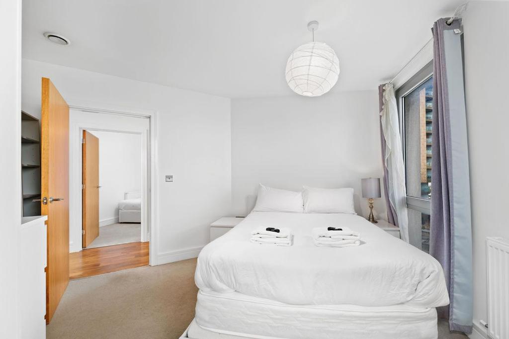 Modern Serviced 3-Bedroom Flat In East Лондон Екстериор снимка
